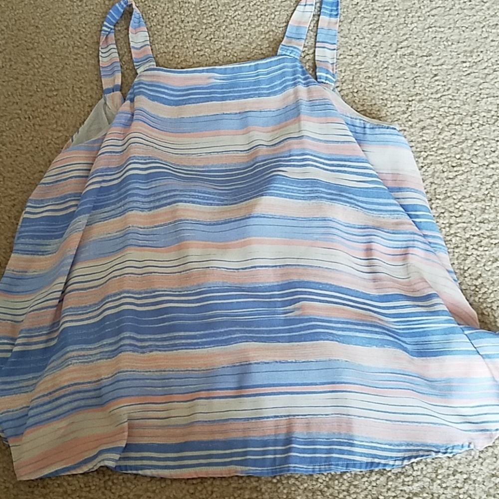 Summer top!! Perfect for the beach/ casual wear!!